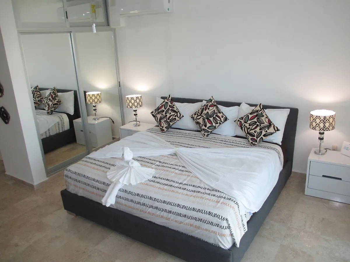 פלאייה דל כרמן Coral Suites Ocean View Rooftop 3*, פלאייה דל כרמן